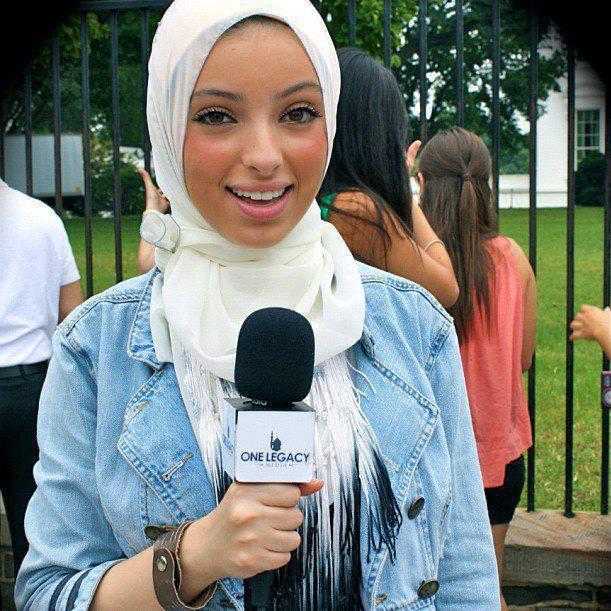 صورة أول مذيعة مسلمة بالحجاب في التليفزيون الامريكي 1