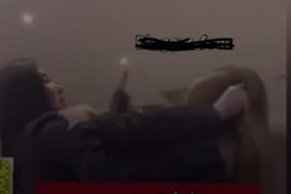 صورة فيديو صادم لخناقة بالأيدي وشد شعور بين فنانتين شهيرتين