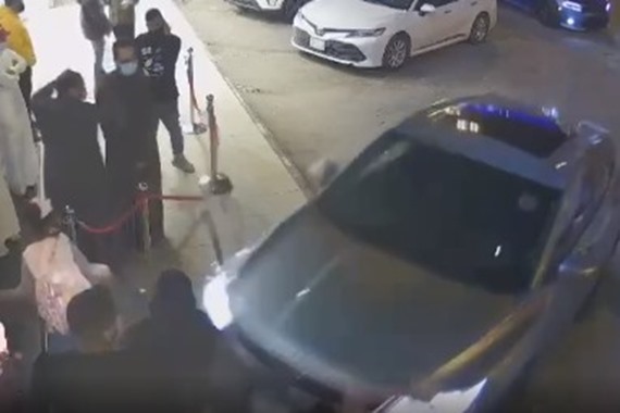 صورة فيديو صادم.. سيدة سعودية تقود سيارة ترتكب أبشع حادثة