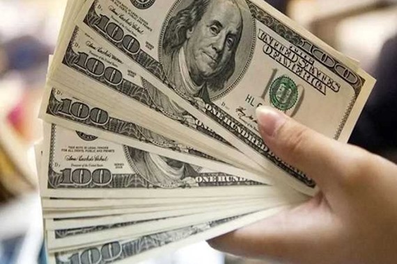 صورة صعود الدولار من جديد.. سعر مفاجئ للعملة الخضراء اليوم أمام الجنيه