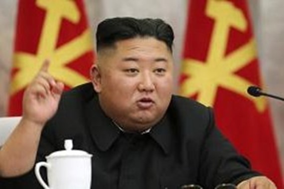 صورة زعيم كوريا الشمالية يهدد باعتقال أي شخص يستمع إلى موسيقى “البوب”