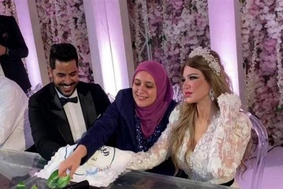 صورة بعد زفافها يوم وفاة دلال عبدالعزيز.. إصابة ياسمين الخطيب بنفس مرضها